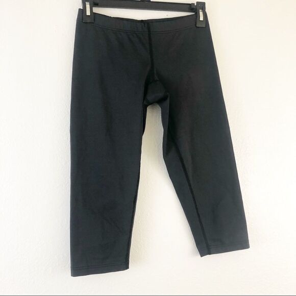 Nike Seamless  Dri Fit Capri Leggings Size S - Picture 1 of 4